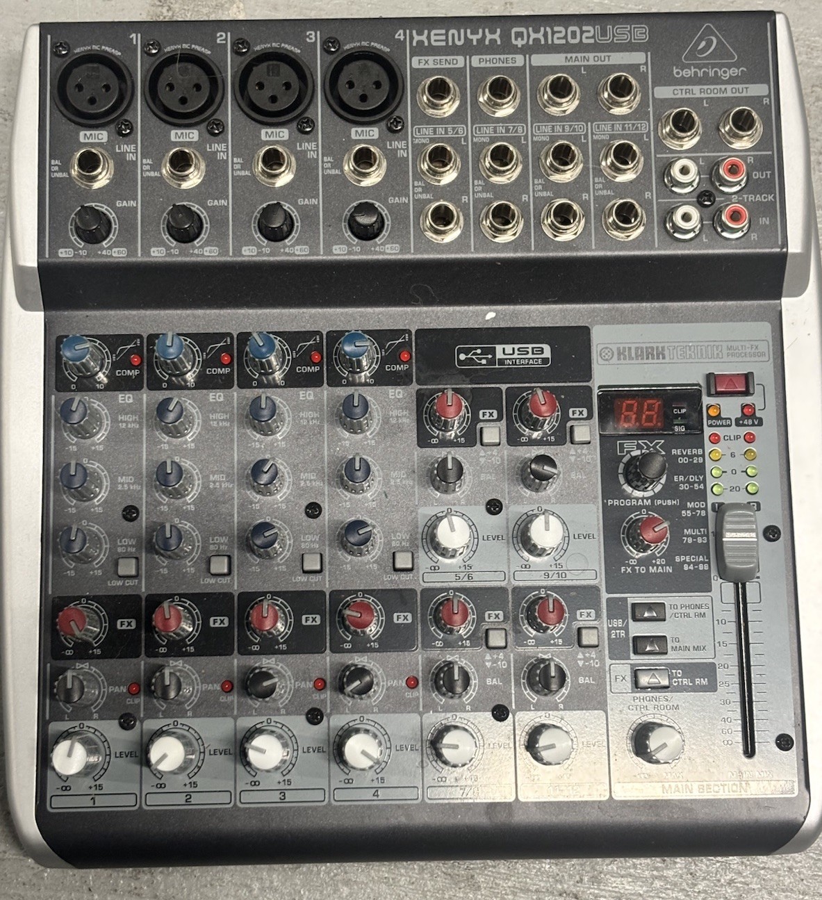 Behringer XENYX Q1202USB.