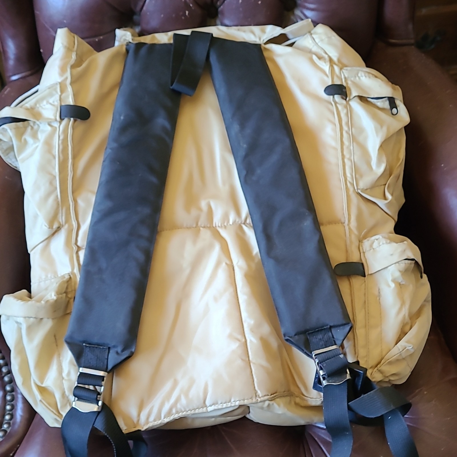 Ultimate Experience Santa Barbara CA Beige Nylon Zip Backpack 5 Pockets Padded