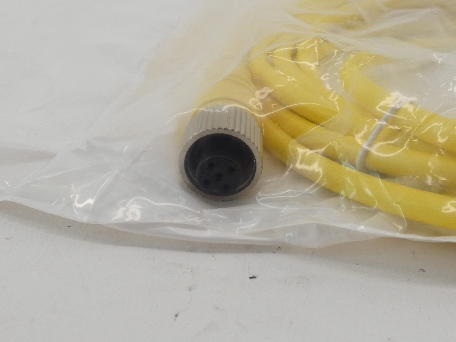 Mencom MDC-4MFP-3M Yellow Cable Cordset 3M 300V 4A - NEW Surplus!