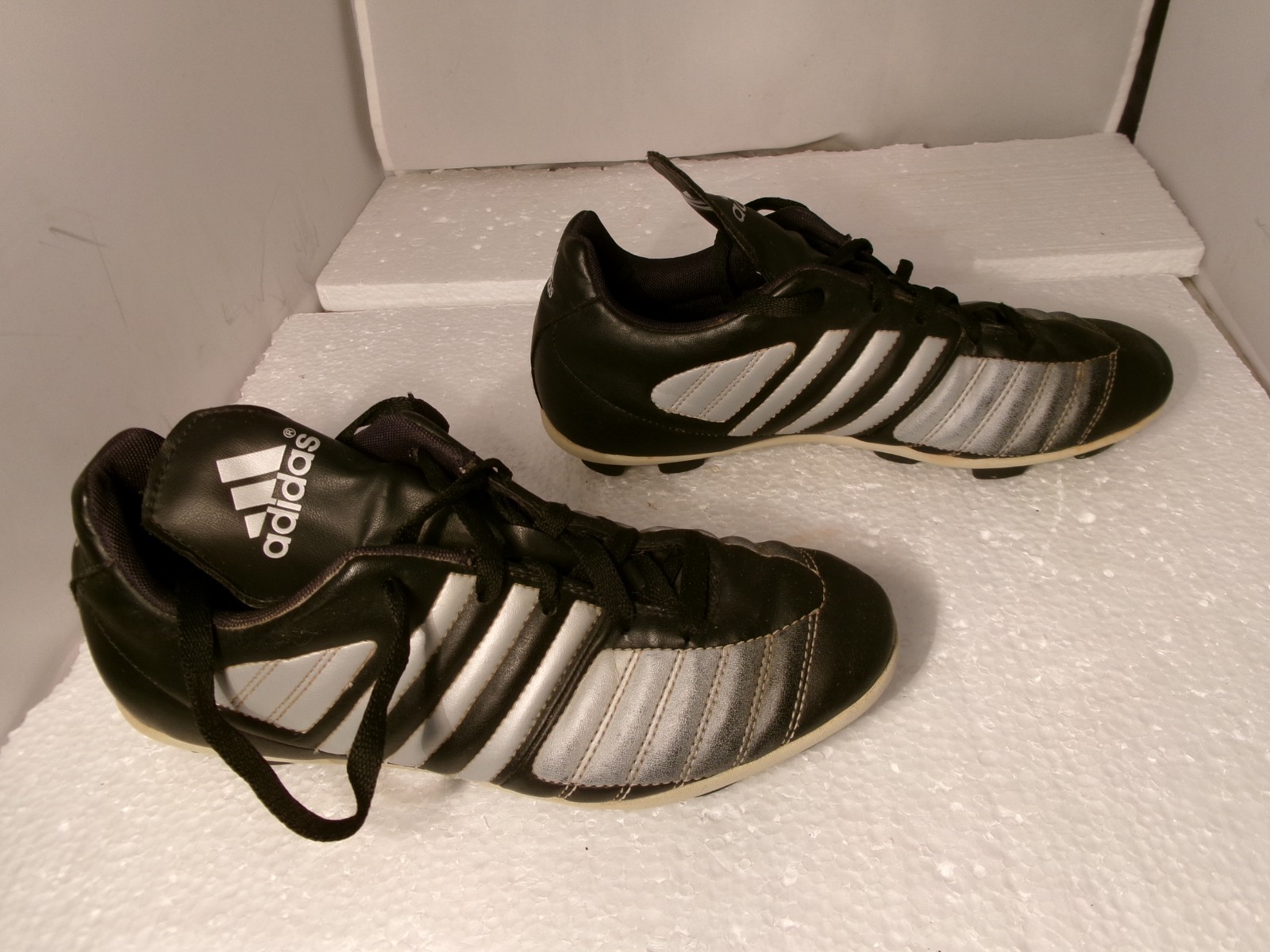Vintage 2003 Adidas Traxion TRX Hard Ground Soccer Shoes Cleats Men sz. 6 382942