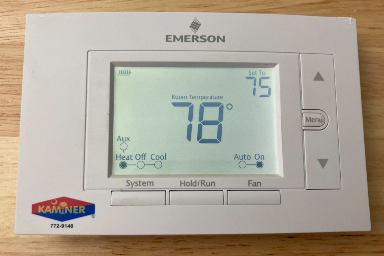 EMERSON 1F85U-42PR 4H 2 C Programmable Thermostat (Tested)