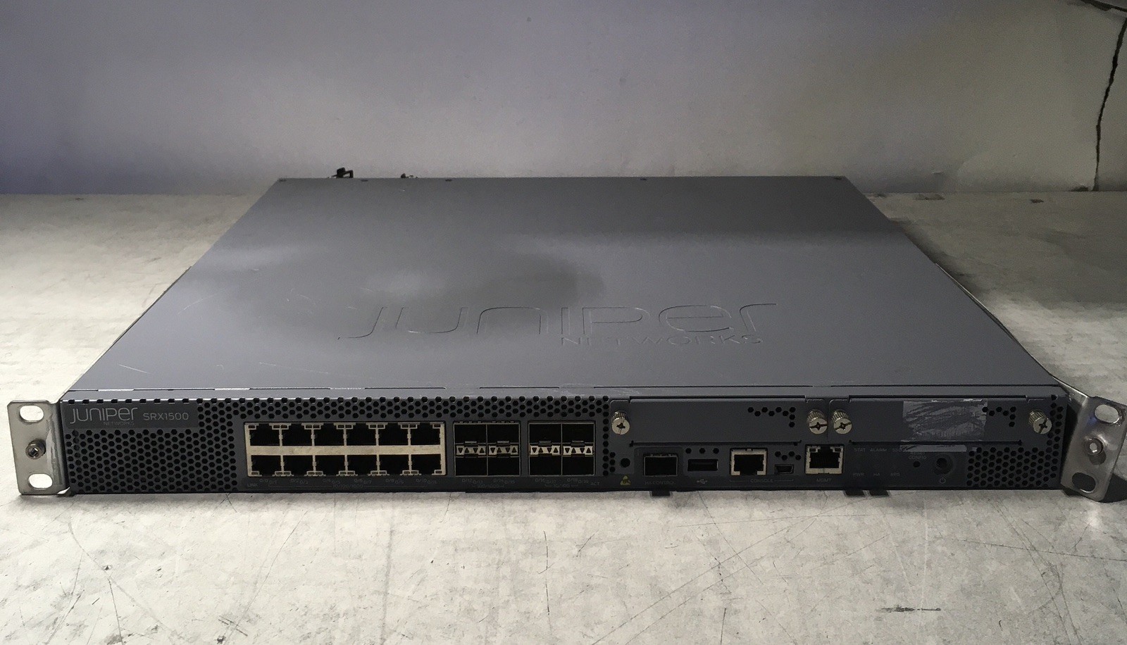 Juniper SRX1500 SRX1500-AC w/ 2x AC PSU *Cosmetic Issues* *READ/SEE PICS*