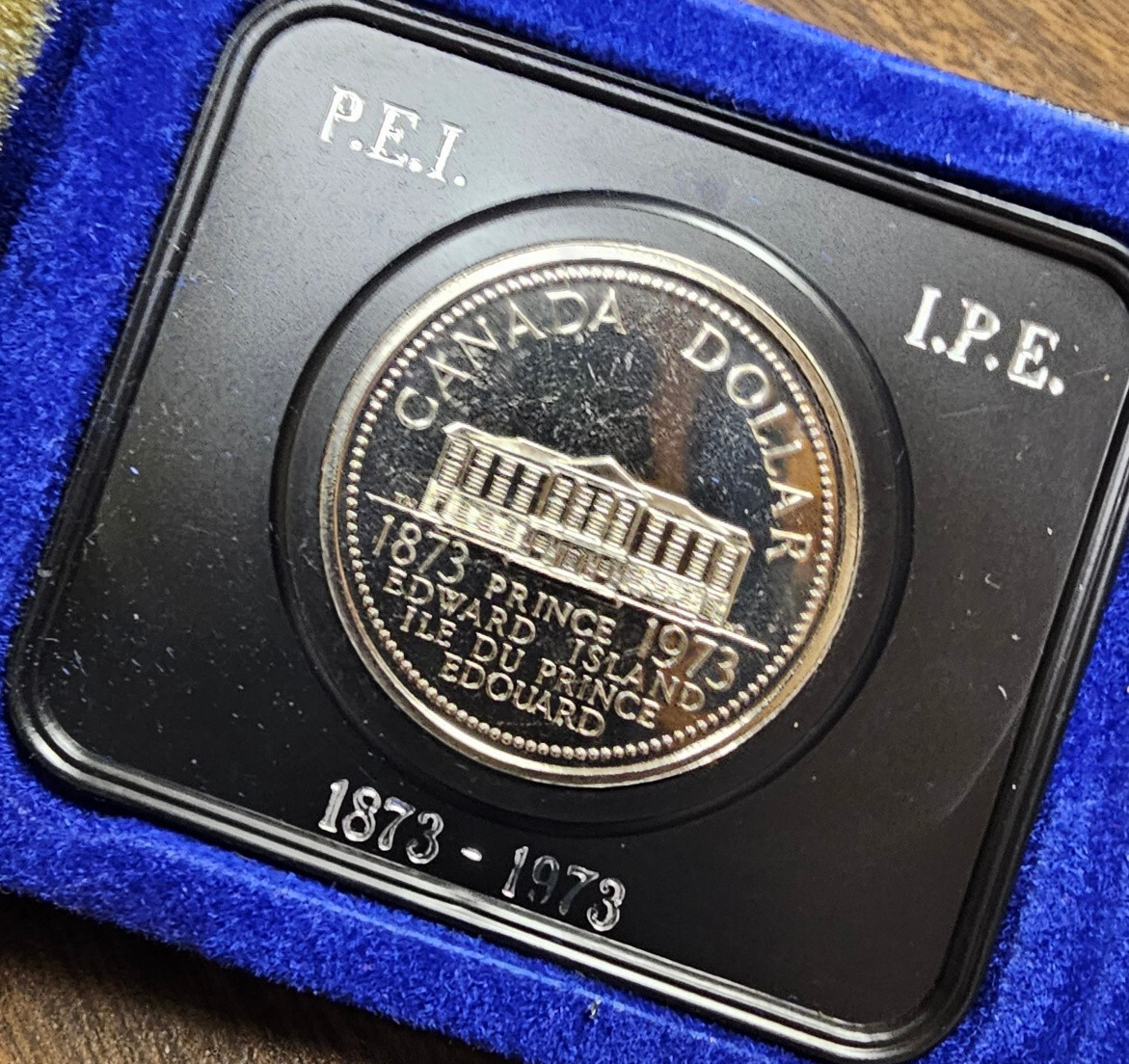 1971-1976 Canada Uncirculated Nickel Dollars 7 in their original mint case
