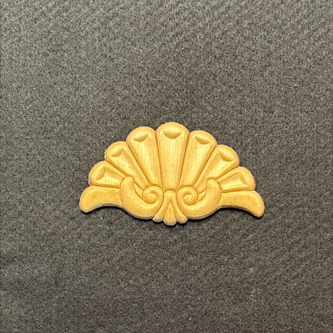 3-1/2" x 2" Birch Applique Crown