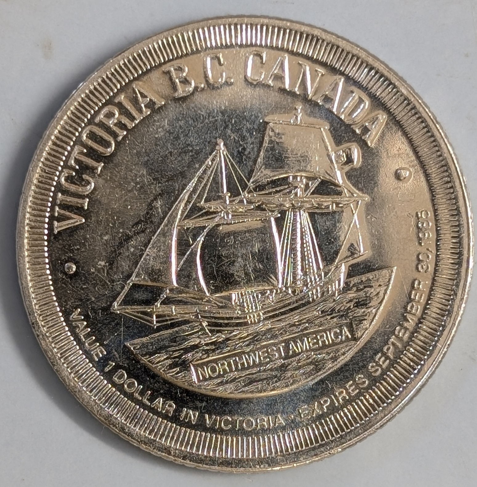 1985 VICTORIA "City of Gardens" CANADA Trade Dollar Coin With Ship (C7569)