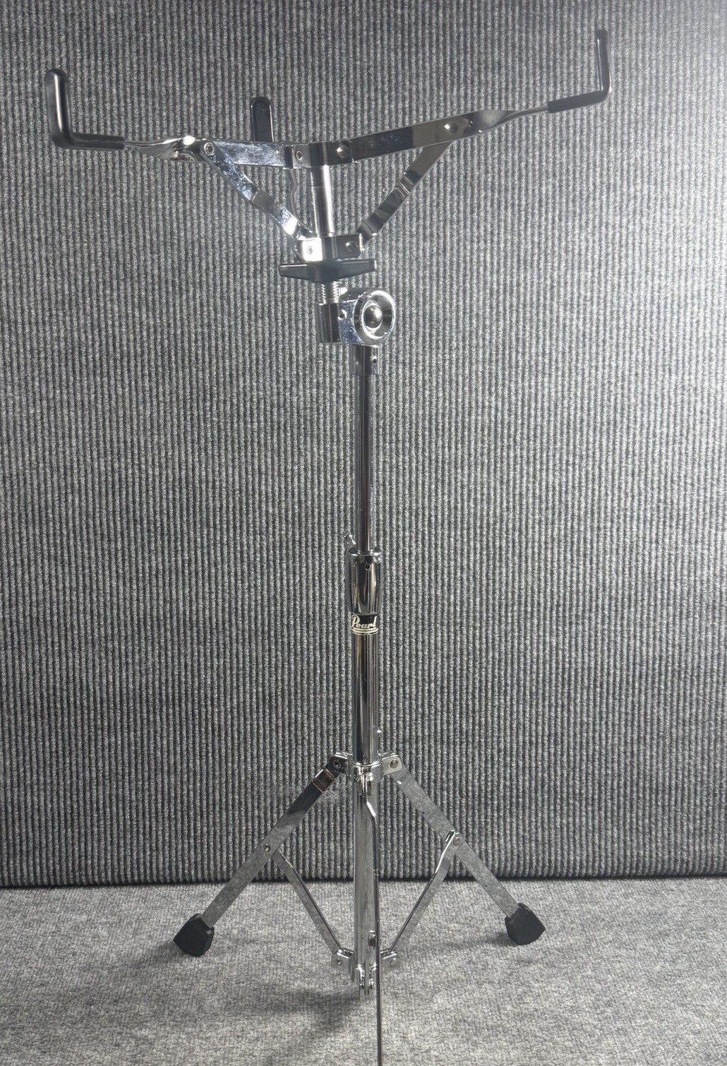PEARL snare drum stand. USED
