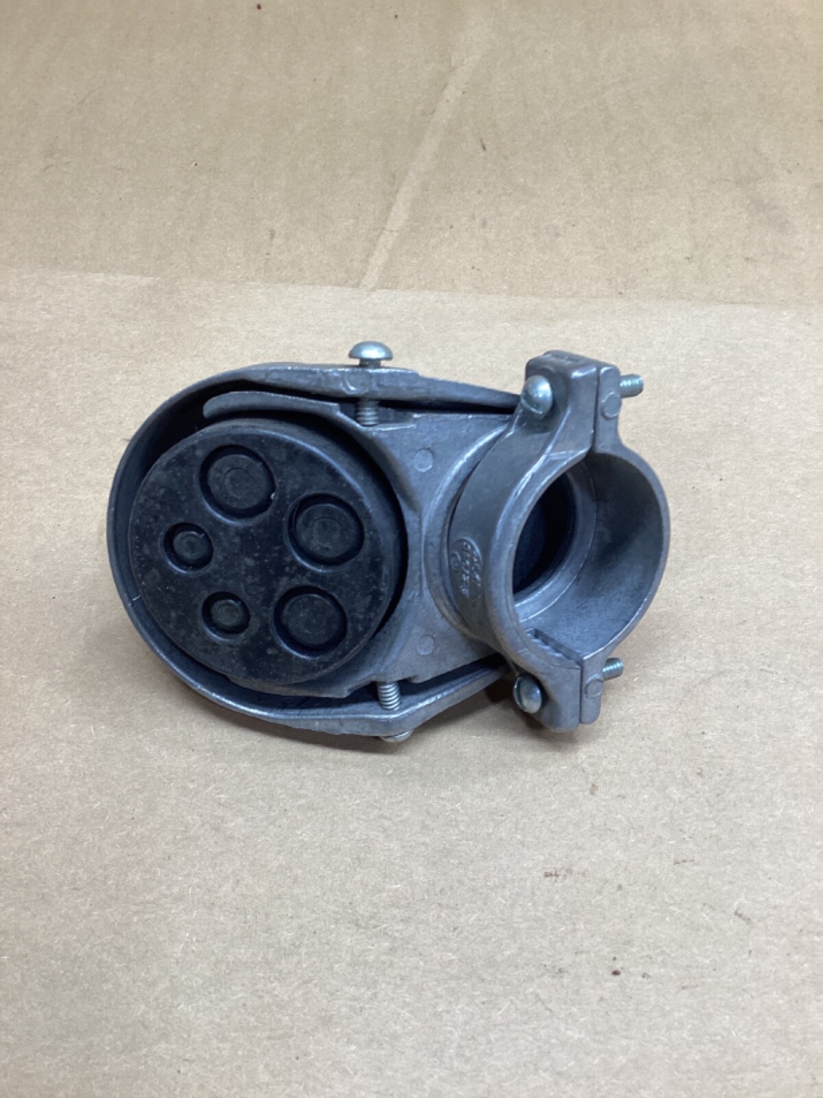 1 1/4” Rigid Conduit Electrical Riser Mast Cap Threaded Cast Metal. #115L34