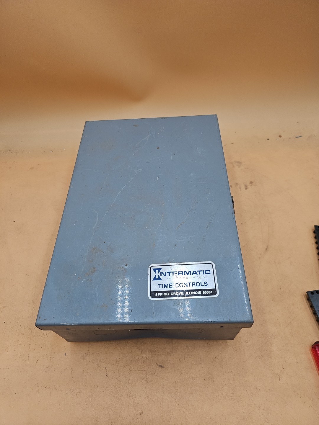 Intermatic T7401B 7-Day Time Switch - 9-ON/8-OFF 40A - 120 VAC, 60Hz, 4 SPST
