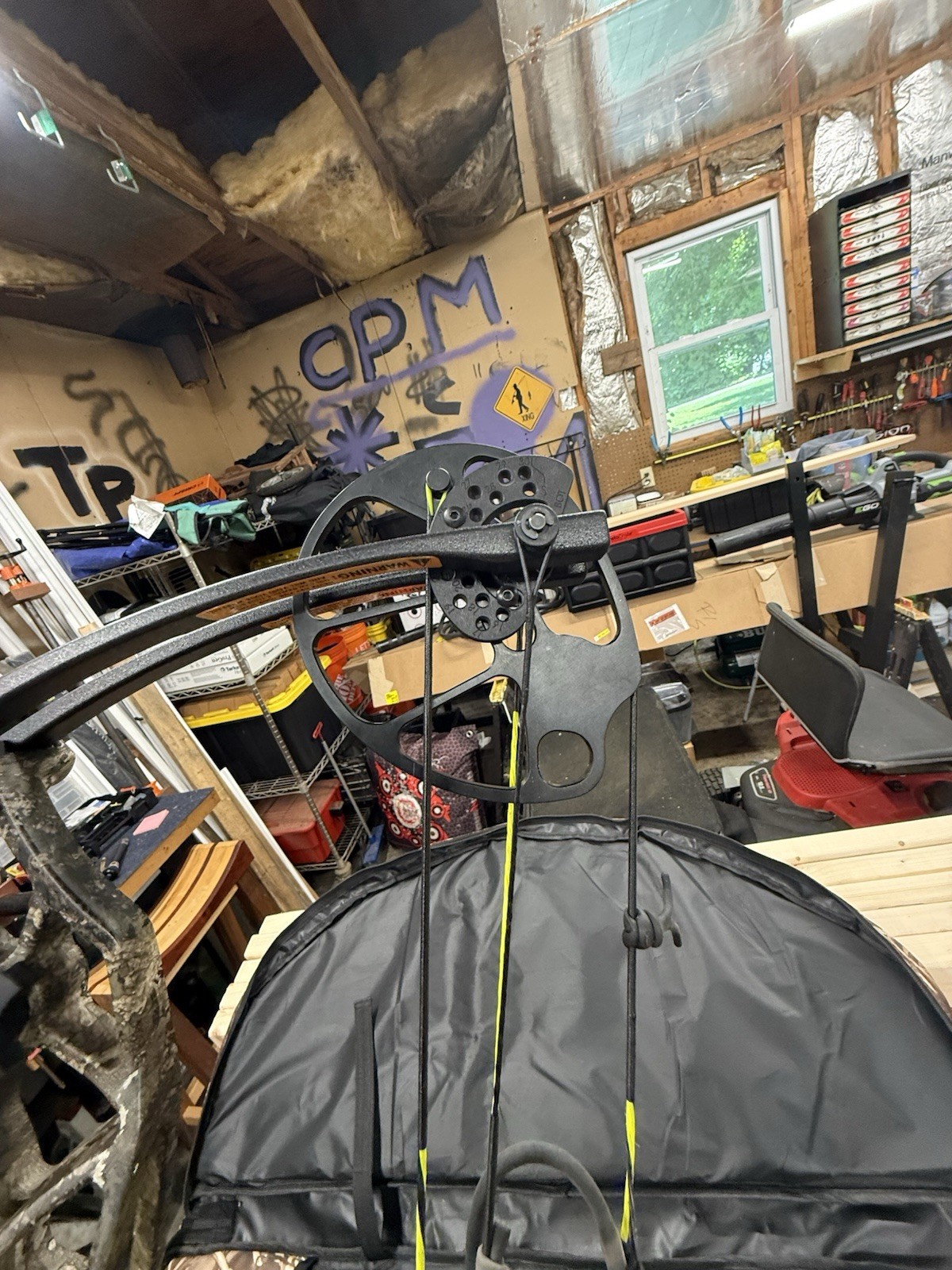 Blackout/Bear Intrigue Xt4 Left Hand Compound Bow