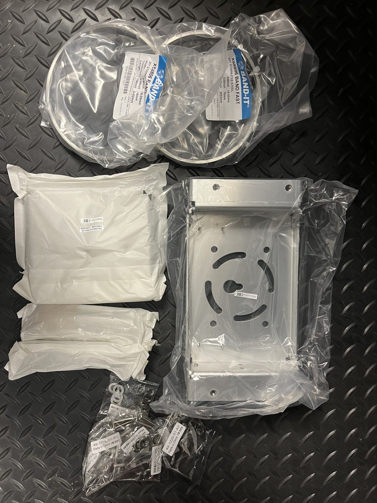 Cisco Pole Mounting Bracket AIR-ACCPMK3700-2 New
