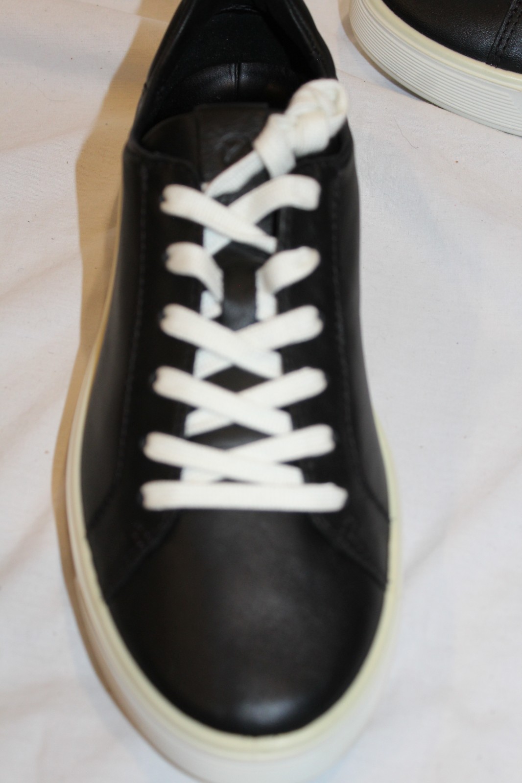 ECCO Women Street Lite Black Padded Platform Round Toe Leather Sneakers 7-7.5 38