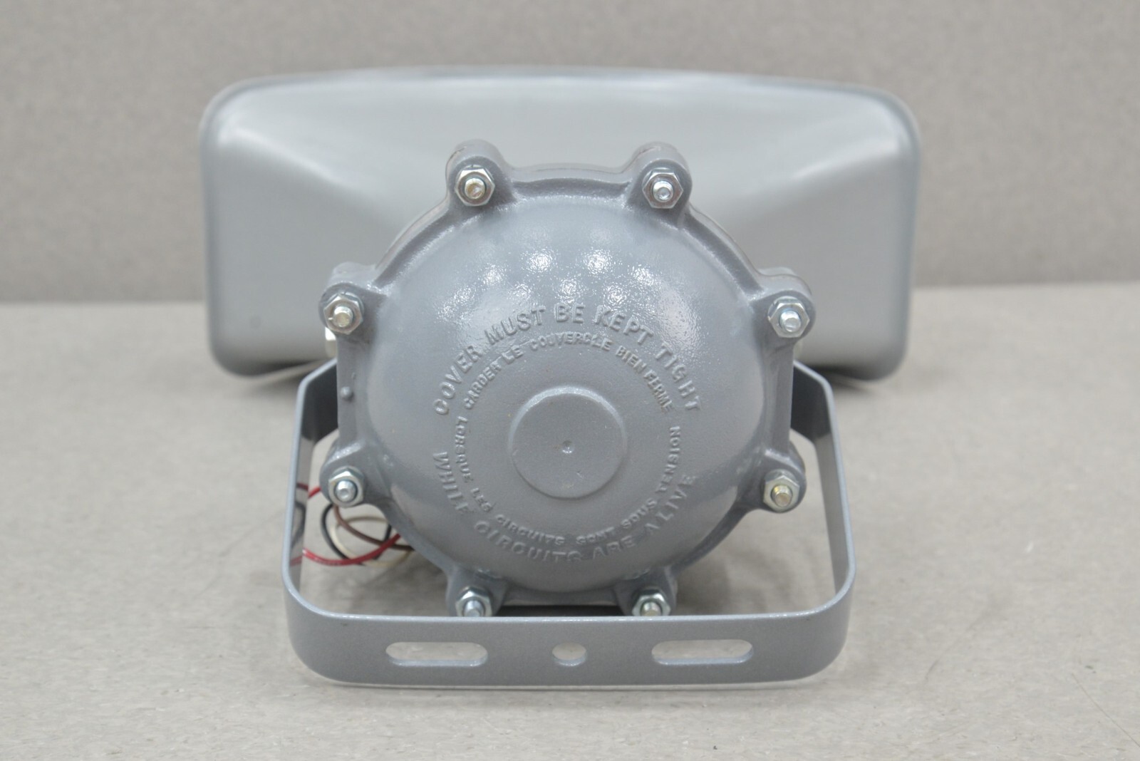 Valcom V-1039 Explosion Proof Paging Horn/Amplifier Assembly & Mounting Bracket