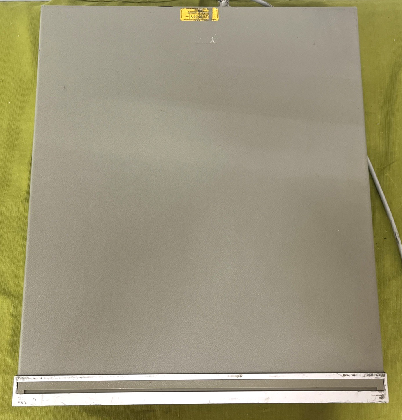 HP (HEWLETT PACKARD) 3325A Synthesizer / Function Generator