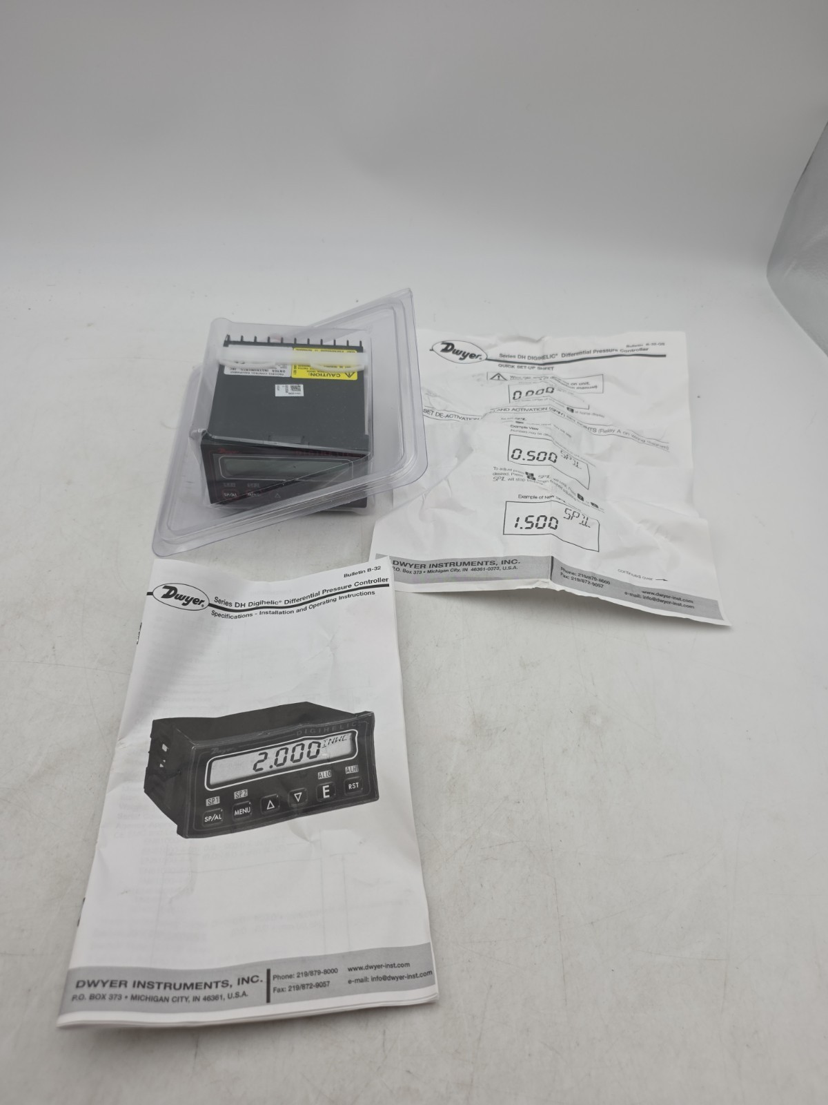 102125-08 DWYER DIGIHELIC DH-006 3-in-1 Differential Pressure Controller