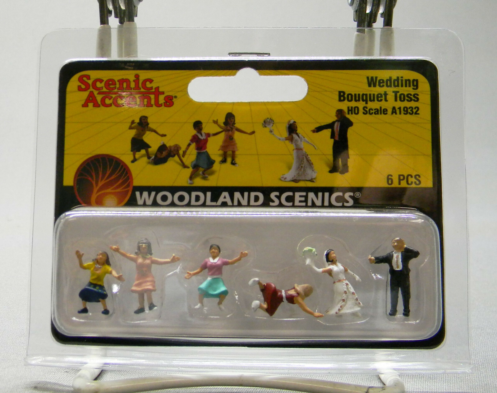 WOODLAND SCENICS WEDDING BOUQUET TOSS FIGURES 6pk HO SCALE A1932 WDS1932 NEW