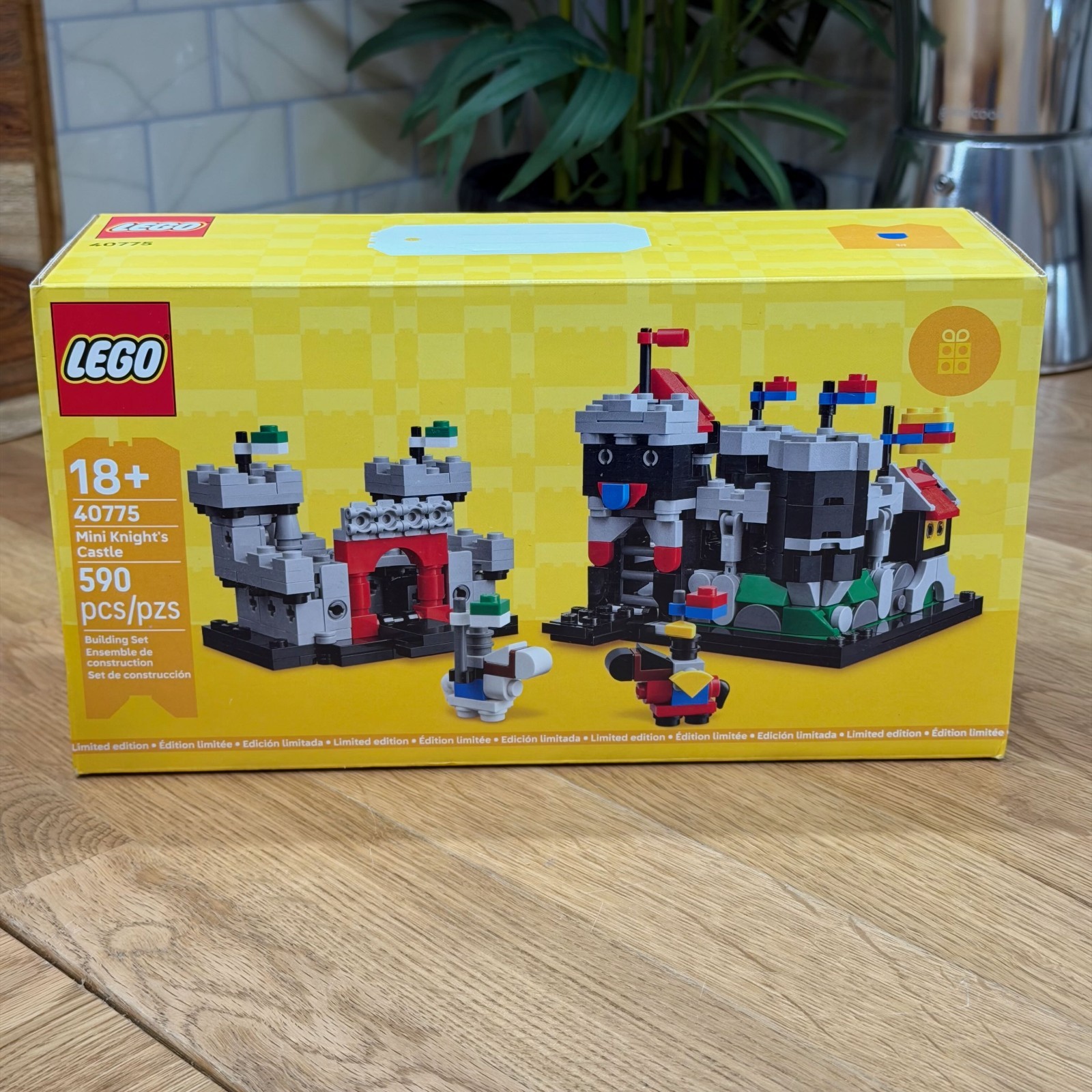 LEGO Mini Knights Castle Set #40775-1 NEW SEALED IN BOX