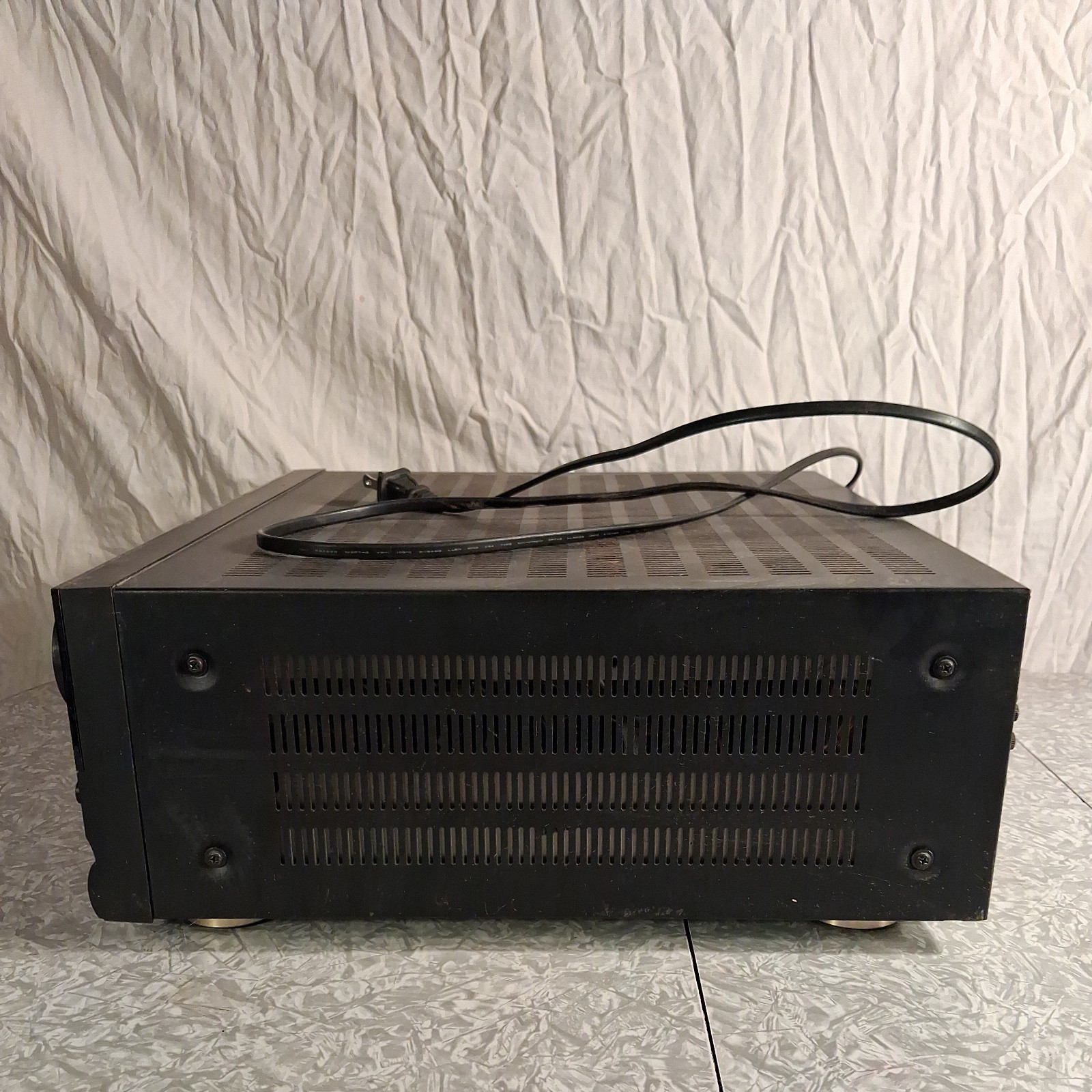 Harman Kardon AVR 120 AUDIO/VIDEO Receiver 200W - Untested As Is - Powers On