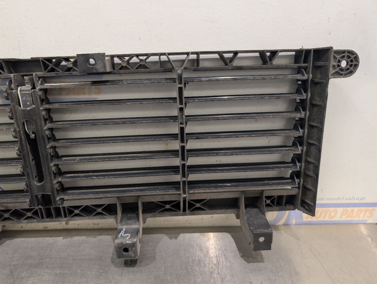 23 DODGE RAM 3500 AIR SHUTTER 6.7L