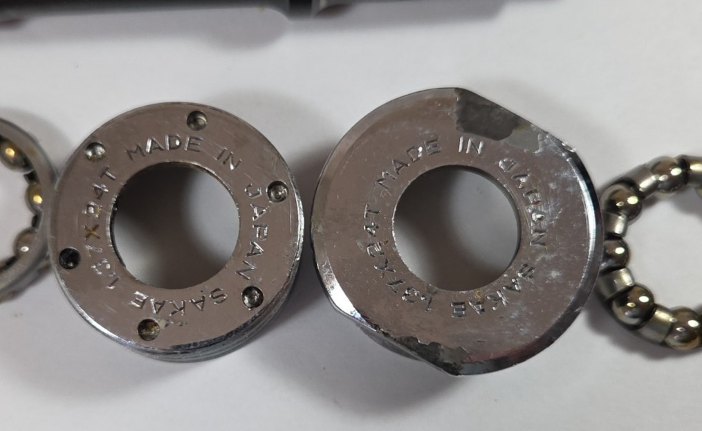 Sakae Bottom Bracket - 1.37x24t / 53-3P / #124
