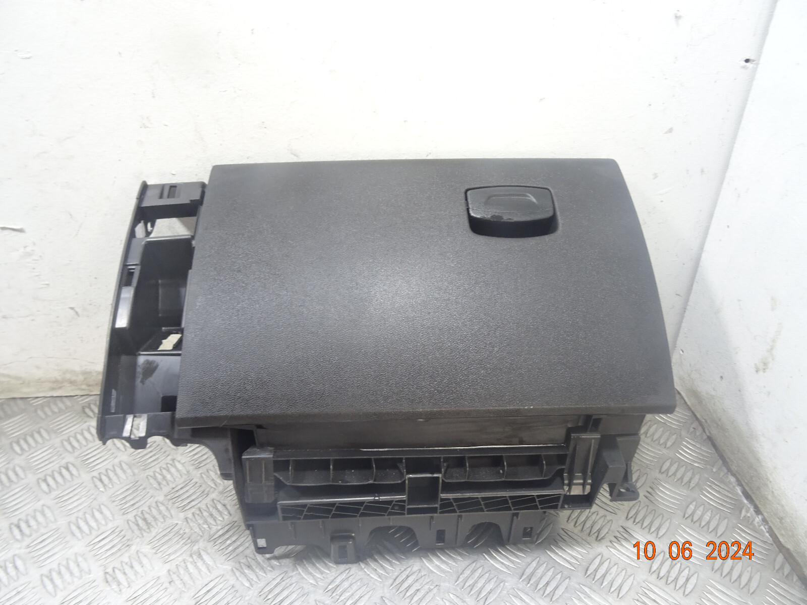 2017 RENAULT KADJAR DYNAMIQUE MK1 HATCH 5DRS 1.2 PETROL GLOVE BOX *2269
