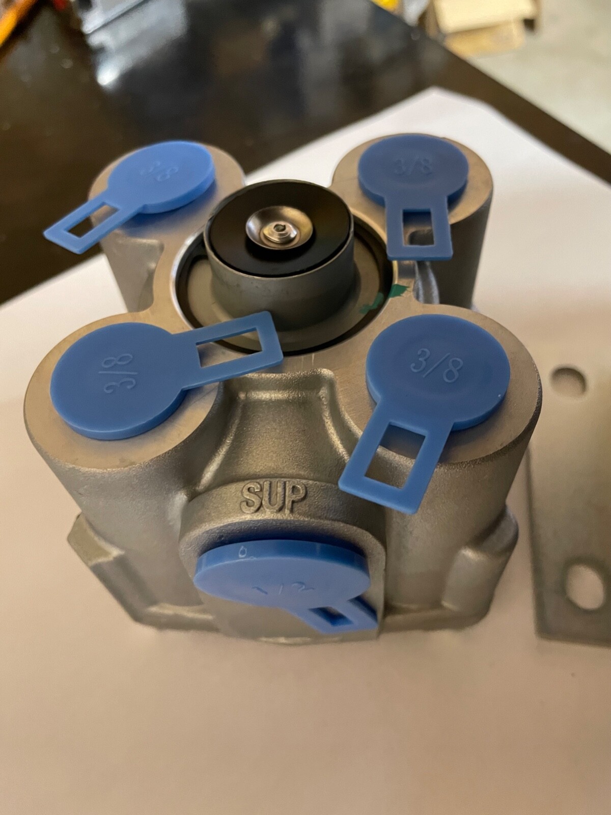 World American WA65104 R12 Relay Valve