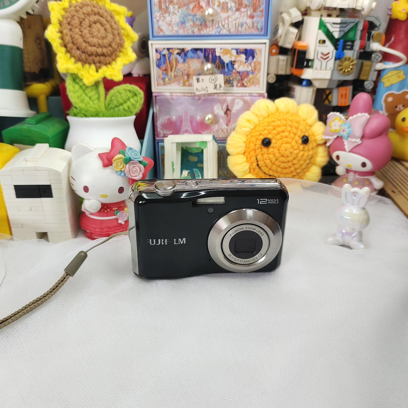 Used Fujifilm AV105 12MP Compact CCD Digital Camera 3x Zoom for Students