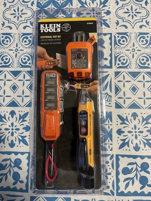 Klein Tools 3 Piece AC/DC Voltage Outlet Tester Electrical Test Kit ET45KIT3