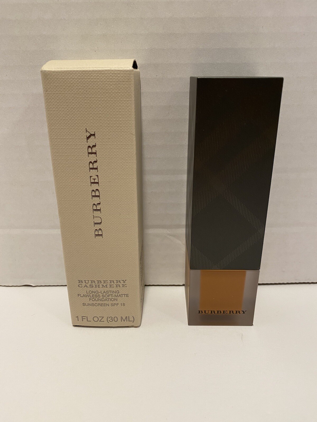 Burberry Cashmere Long-Lasting Flawless Soft-Matte Foundation 1 FL OZ Chestnut!