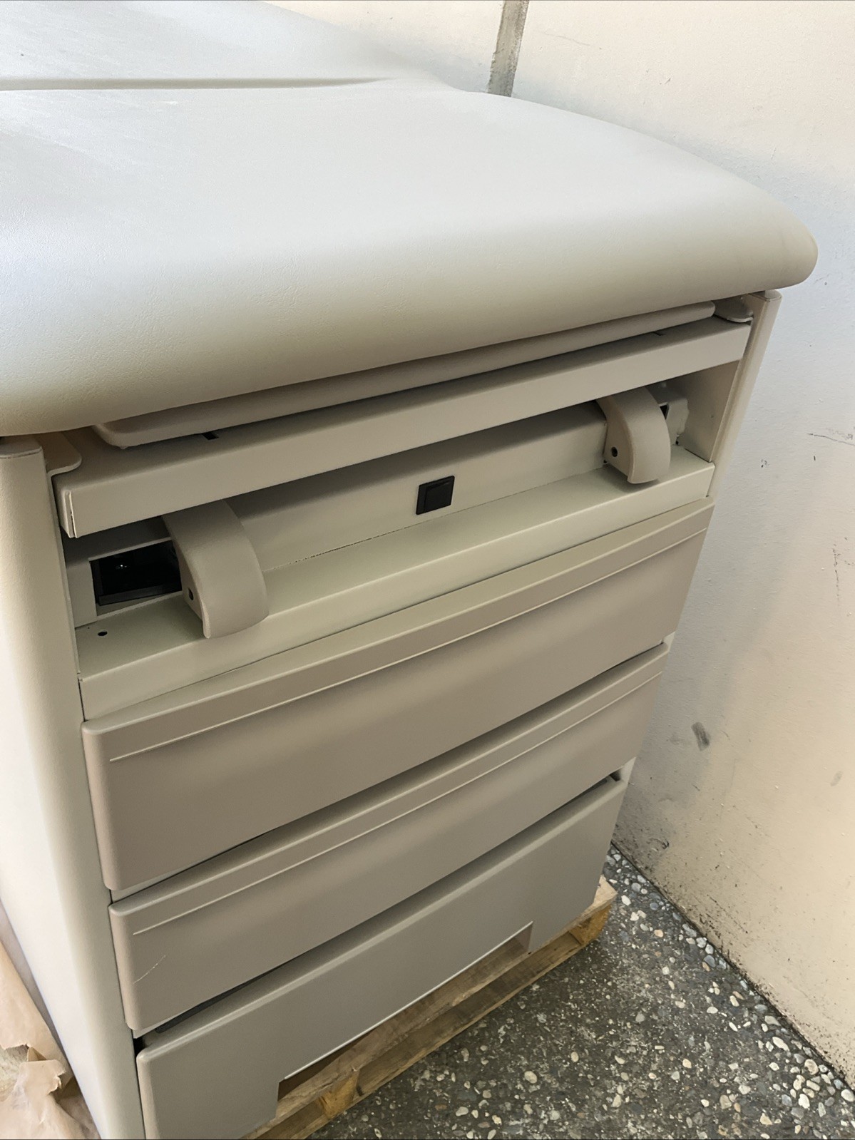 Brewer Company Examine Table Stool 5000-21 Medical Adjustable Access