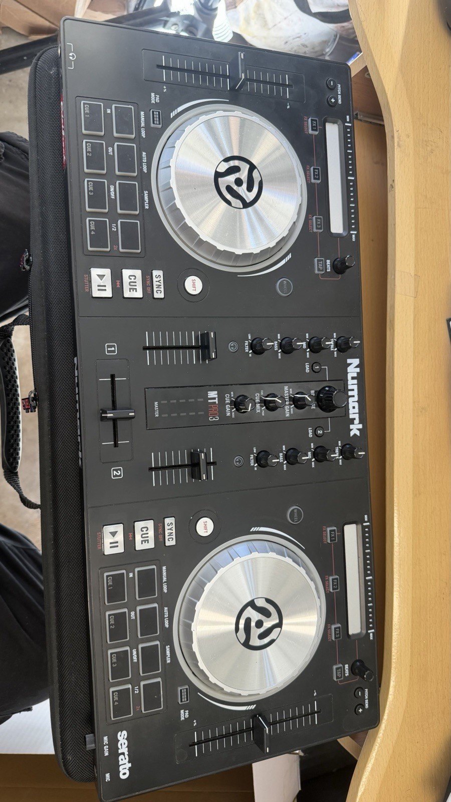 Numark MT PRO3 Double Deck DJ Controller Serato, Mixer, Autoloop, 16 Pads
