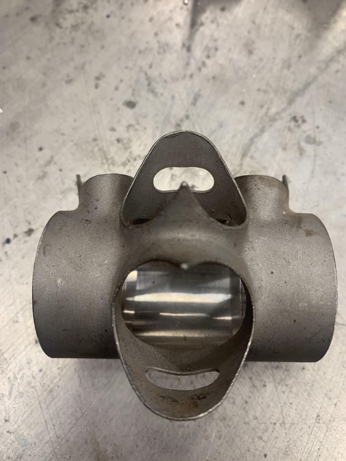 Cast Bottom Bracket Shell Over Size 31.7, 28.6, 30/17 Oval Chain Stays