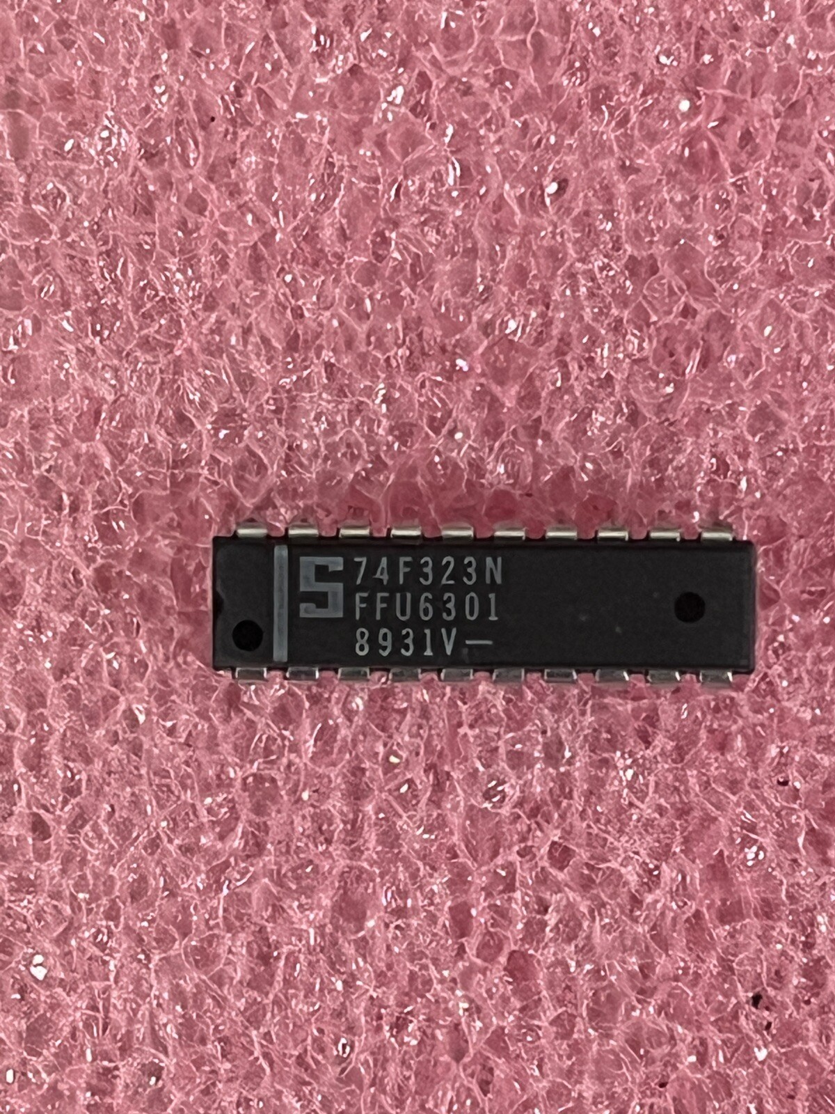 74F323N 8 BIT UNIVERSAL SHIFT STORAGE REGISTER 20 PIN DIP SIGNETICS (LOT OF 1)