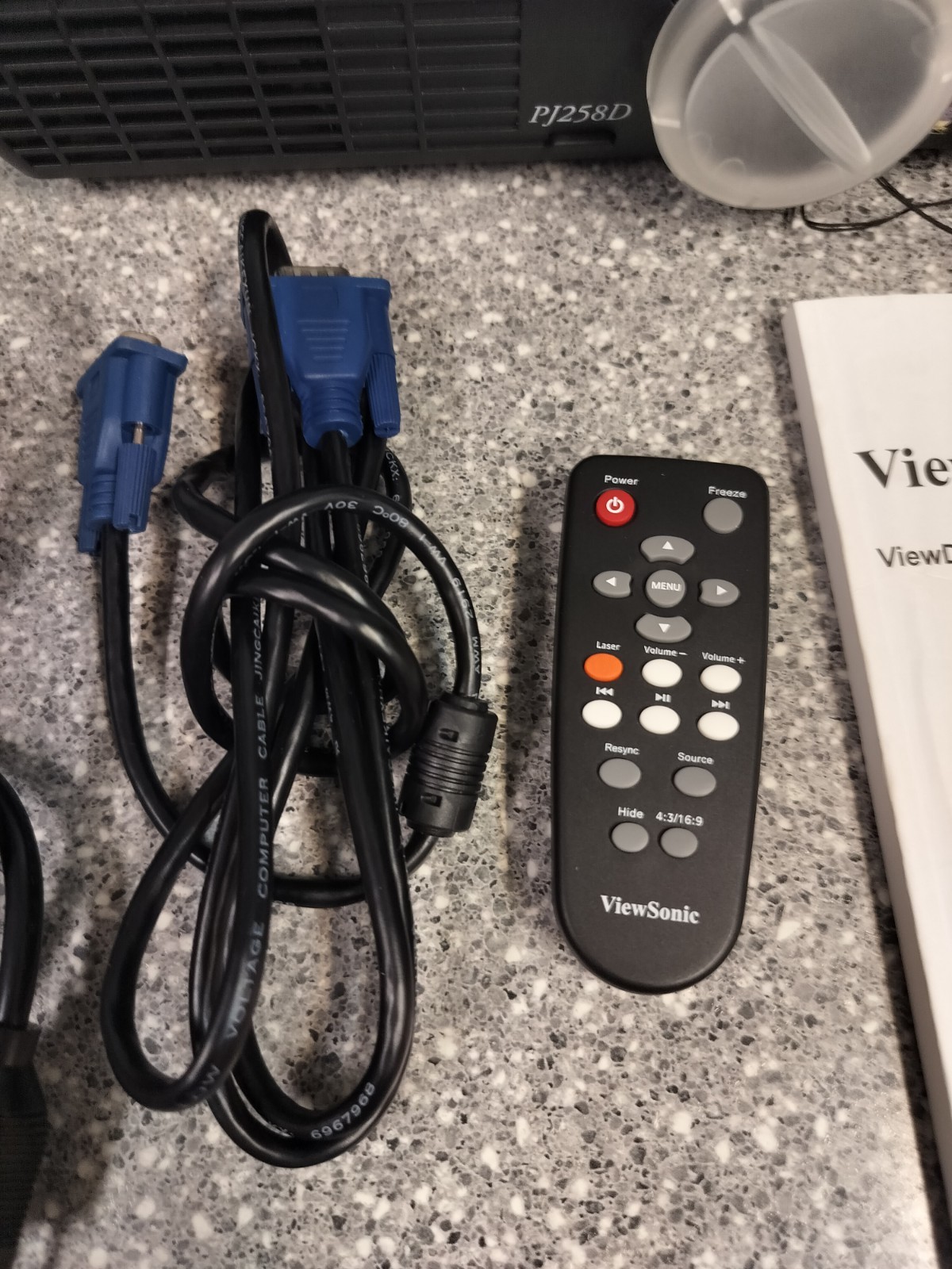 ViewSonic PJ258D Projector w/Case
