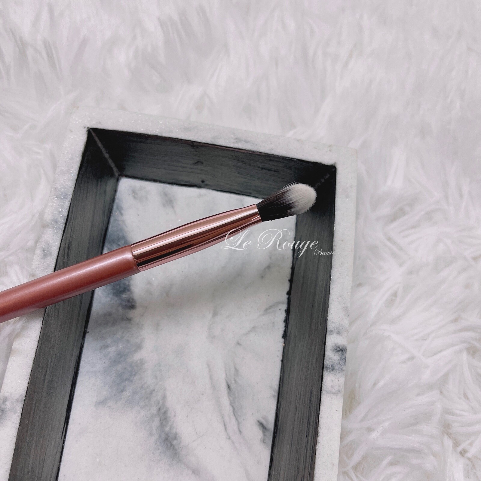 IT Cosmetics Ulta Airbrush All-Over eye Shadow Brush #119 rose gold limited