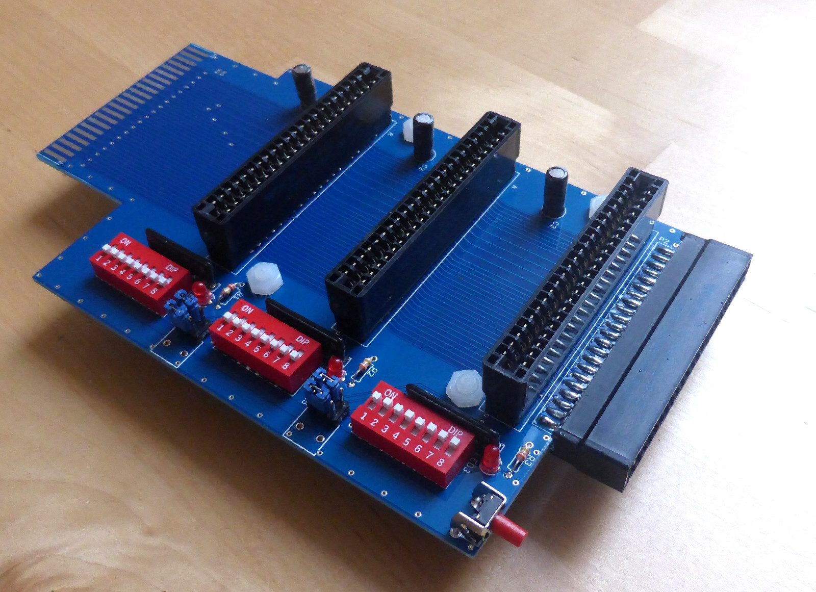 Commodore 64 / 128 X-Pander-3 Adapter für 3 Cartridge