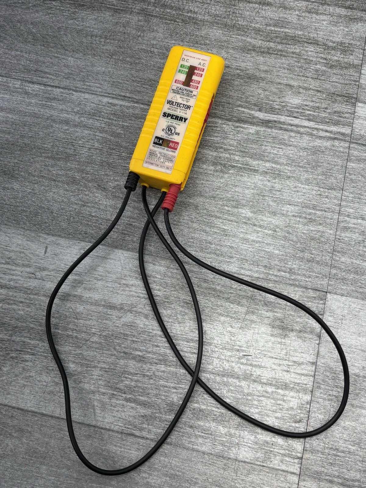 Sperry Voltector Voltage Tester V-11A Voltmeter AC/DC 600V Max