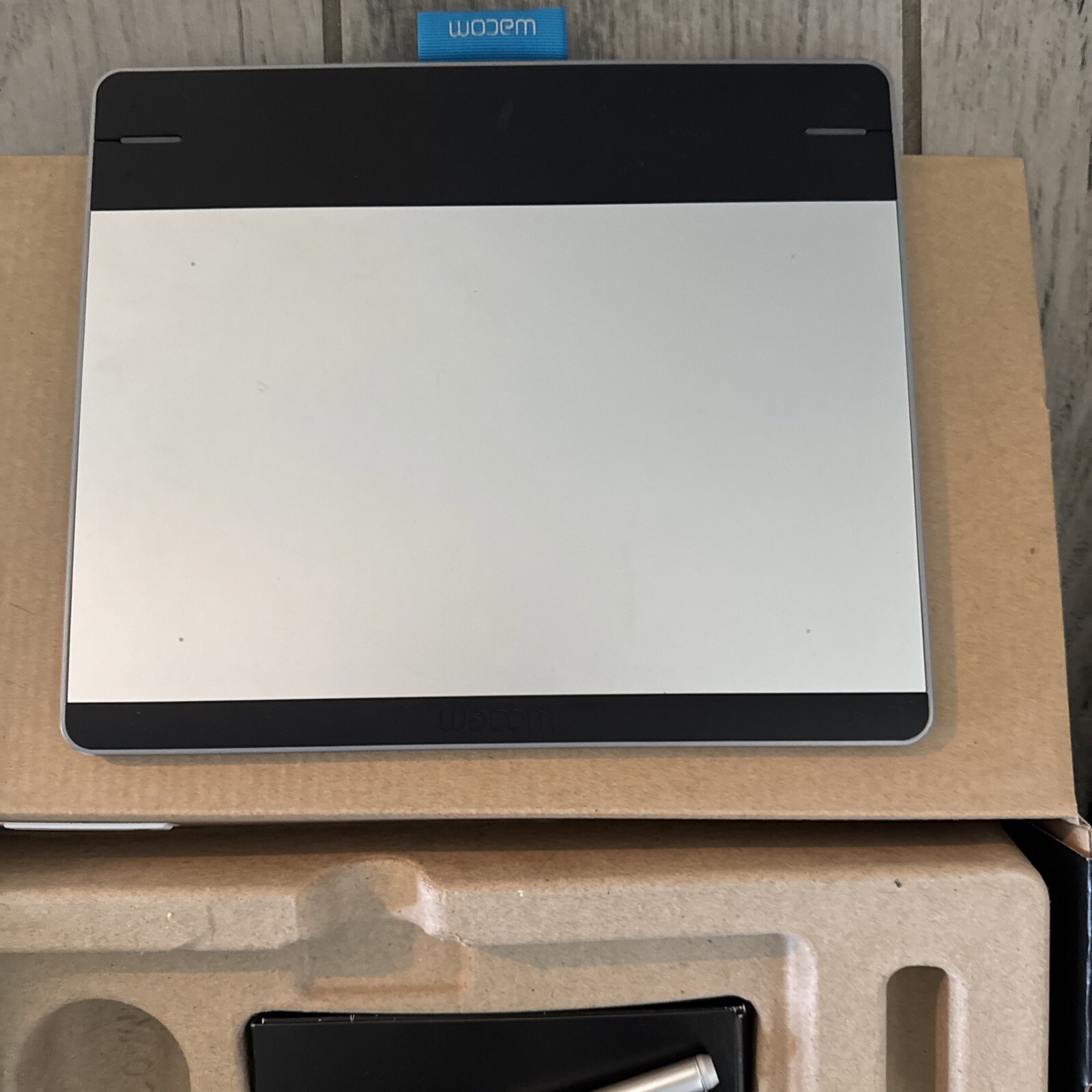 Wacom Intuos CTH-480 Touch Graphics Tablet with Different Bamboo Pen (Small) USB