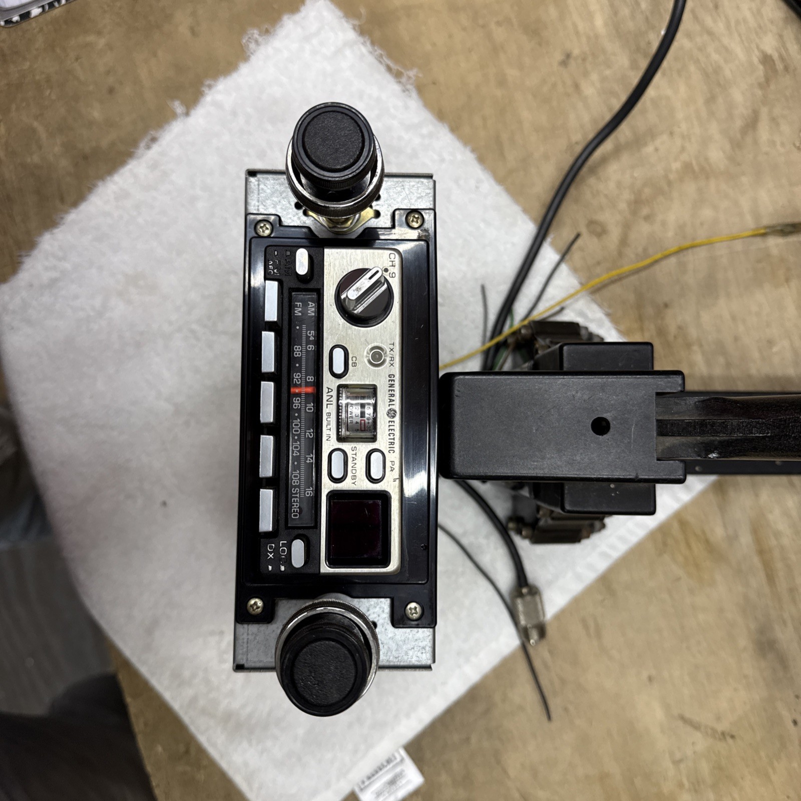General Electric Citizen Band Transceiver Model No. 3- 5830A