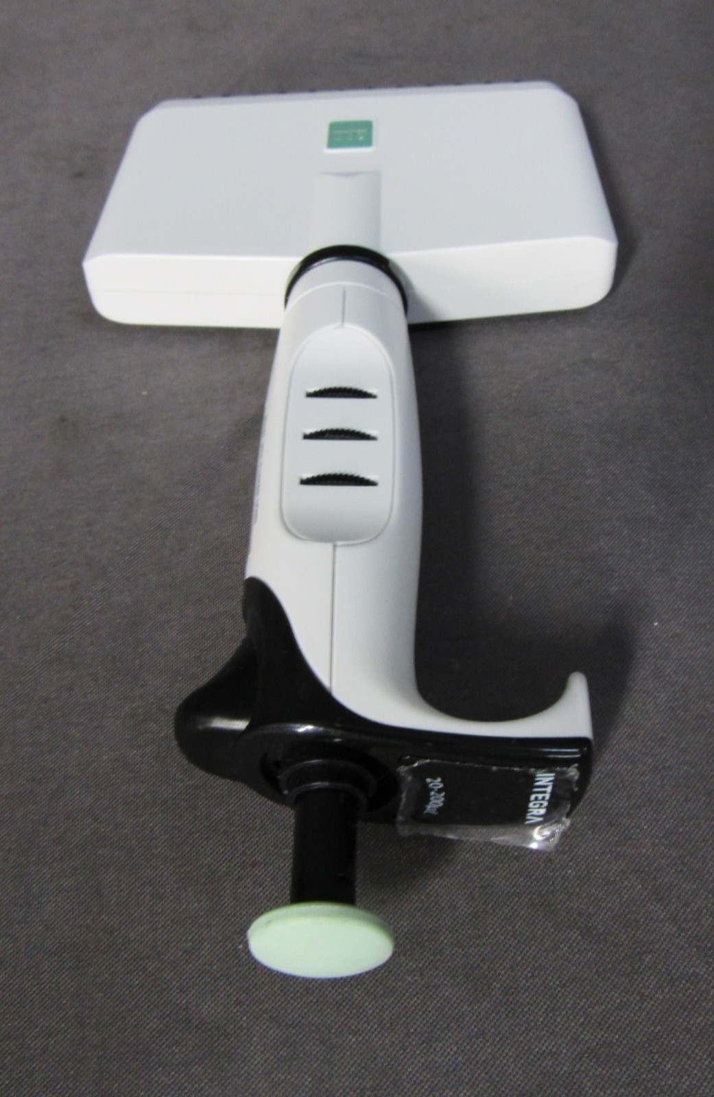 * INTEGRA 3036 EVOLVE 20-200µL 12-Channel Manual Pipette
