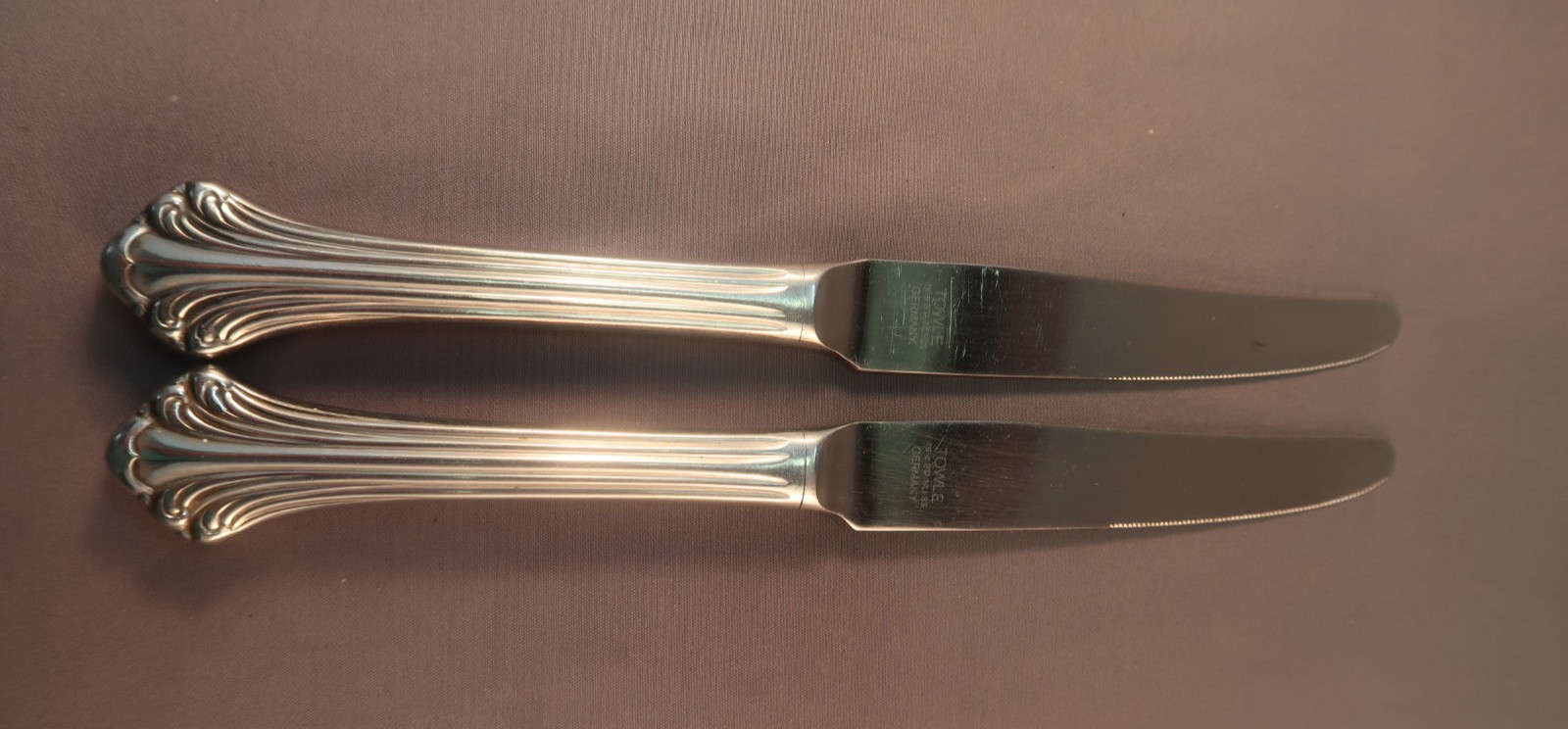 Towle 18/8 Germany Stainless Colonial Plume 2 Dinner Knives 9 3/8"