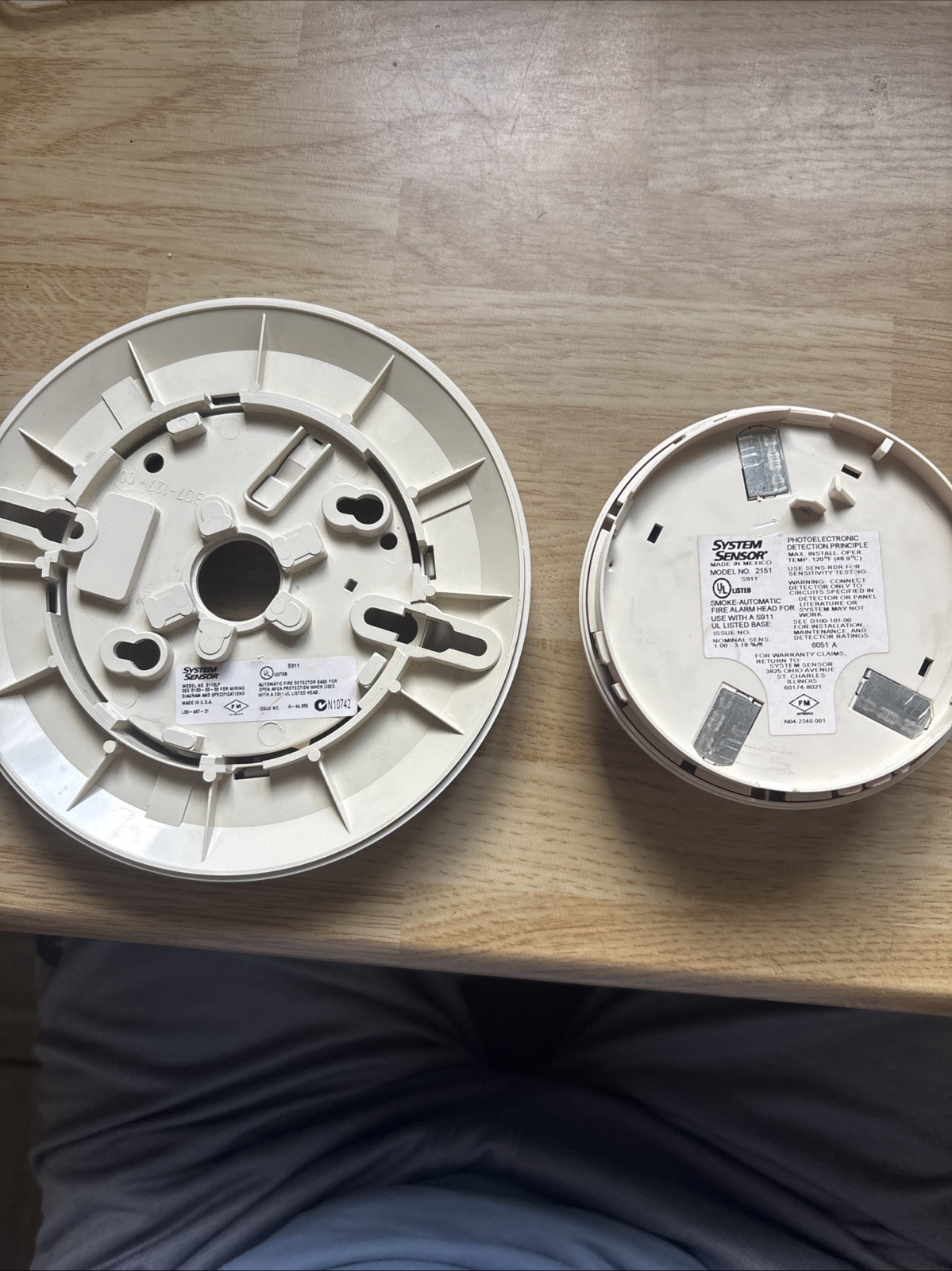 SYSTEM SENSOR 2151 CONVENTIONAL PHOTOELECTRIC SMOKE DETECTOR W/B110LP BASE