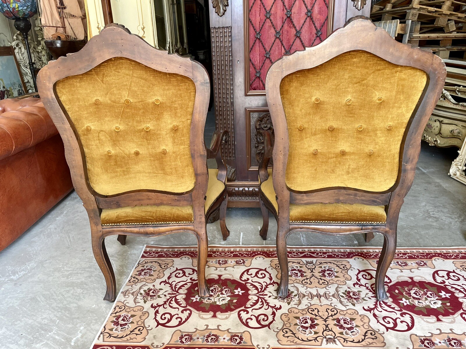 PAIR OF LUIGI FILIPPO ARMCHAIRS IN WALNUT WOOD AND VELVET '900