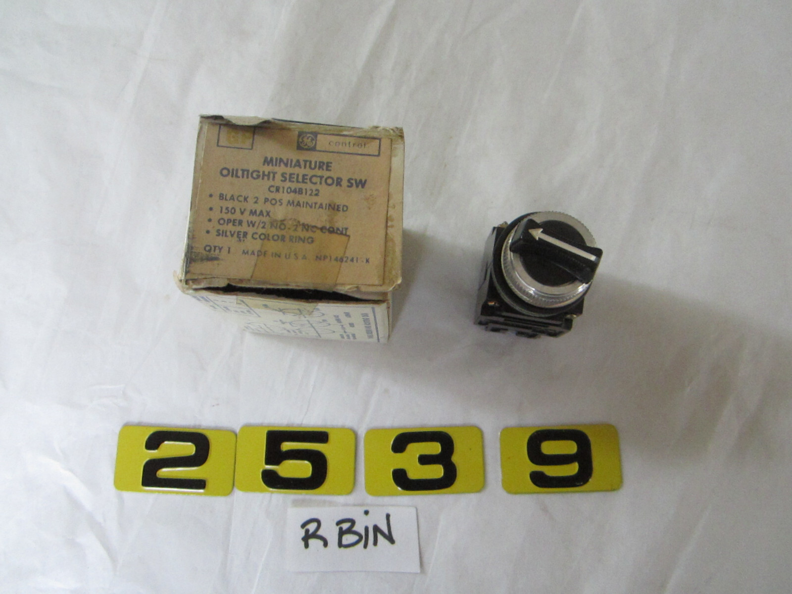 GENERAL ELECTRIC CR104B122 MINIATURE OILTIGHT SELECTOR SWITCH