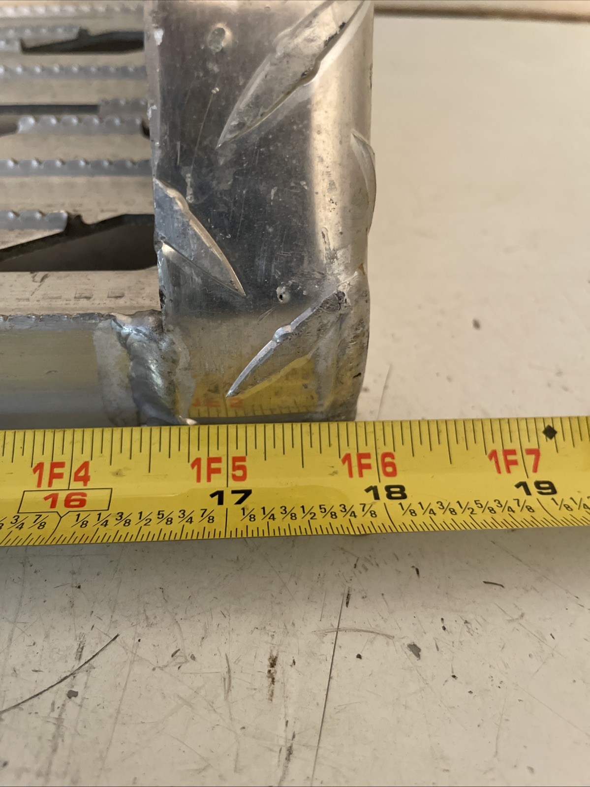 EAST MANUFACTURING 18 INCH BOLT ON TRUCK FRAME STEP ALUMINUM 099-30017-18