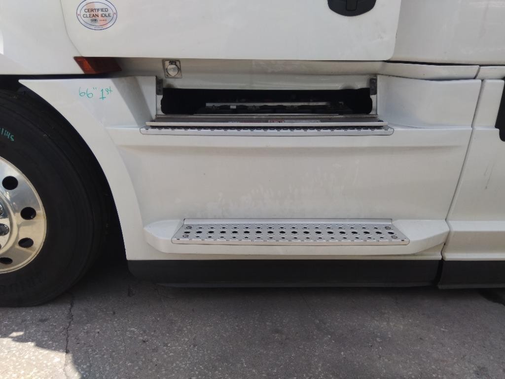 For 2021 FREIGHTLINER CASCADIA 126 SIDE FAIRING Left ,  FL