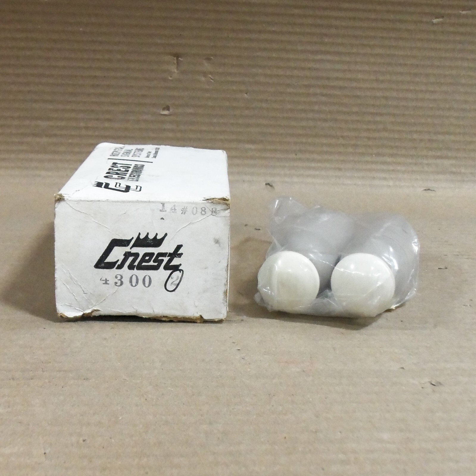 NEW CREST 4300 HOSPITAL PATIENT NURSE CALL LIGHT ALARM BUTTON SWITCH BOX OF 2 AK