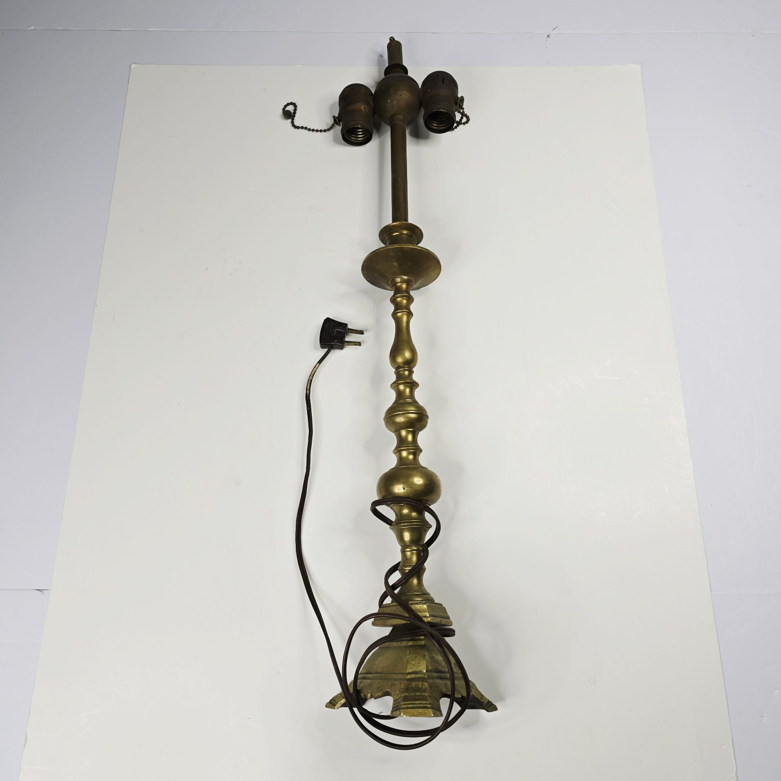 Lamp Parts:  Benjamin Double Socket Pull Chain Cluster Switch for Lamp Base