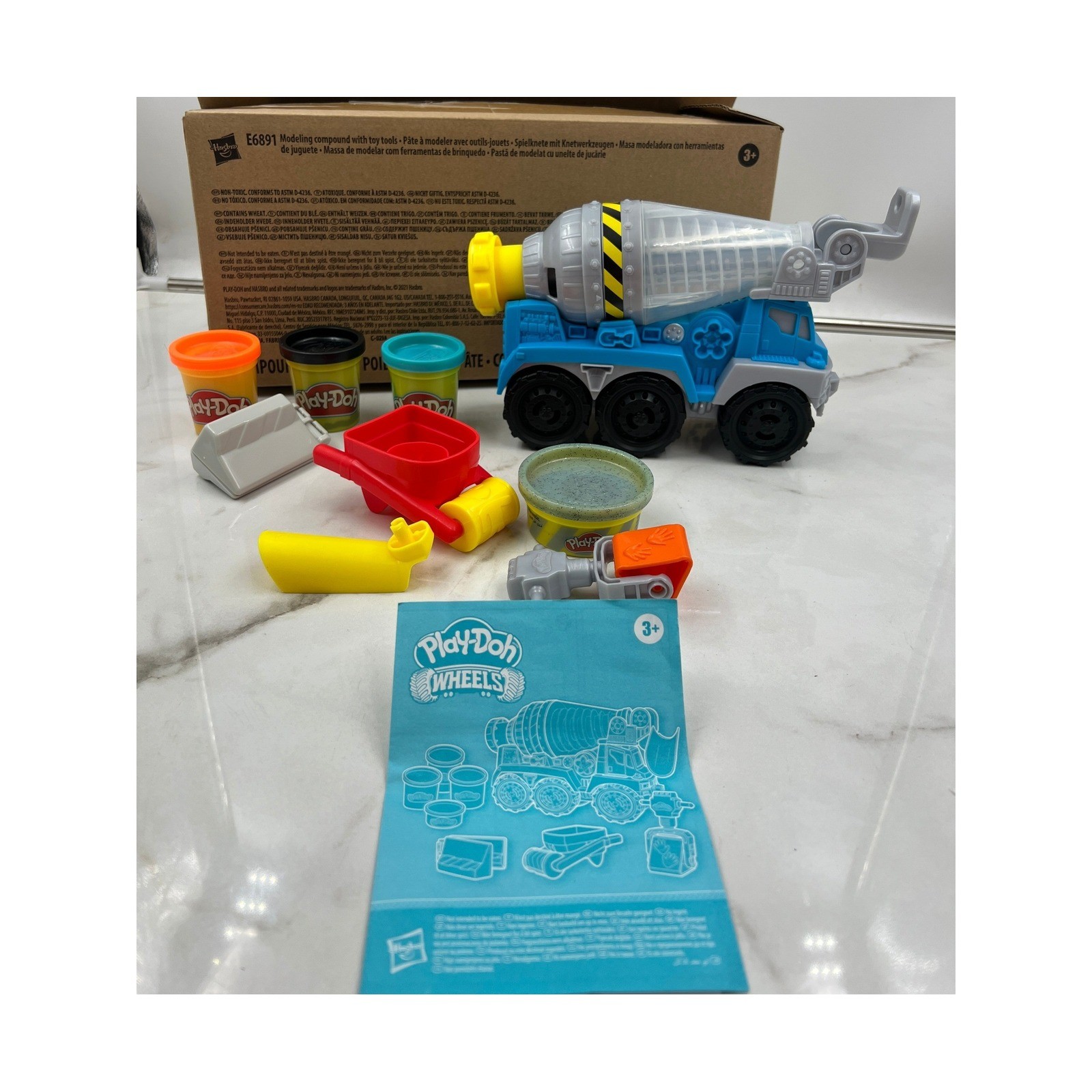 Play-Doh Wheels Cement Truck Toy Set with 4 Cans Modeling Compound E6891