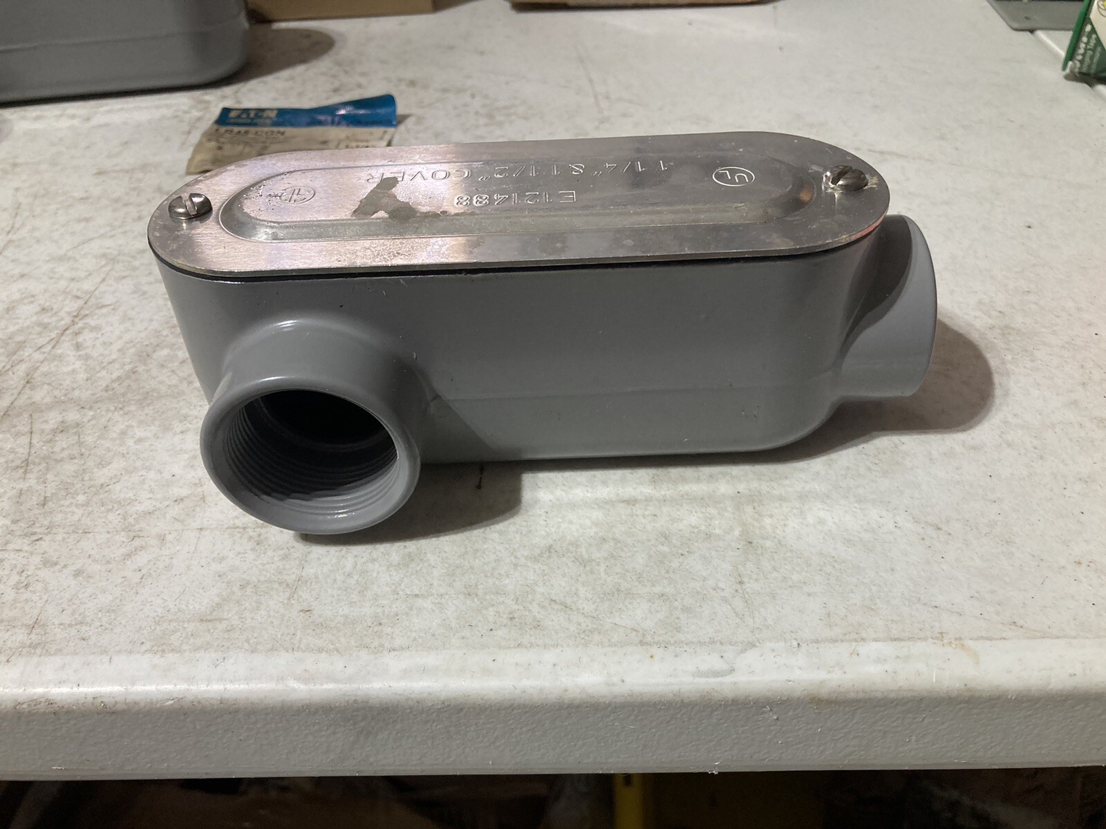 QTY 4 CONDUIT BODY 1-1/4 Inch and 1-1/2" COVER E121488 Eaton Crouse Hinds *102