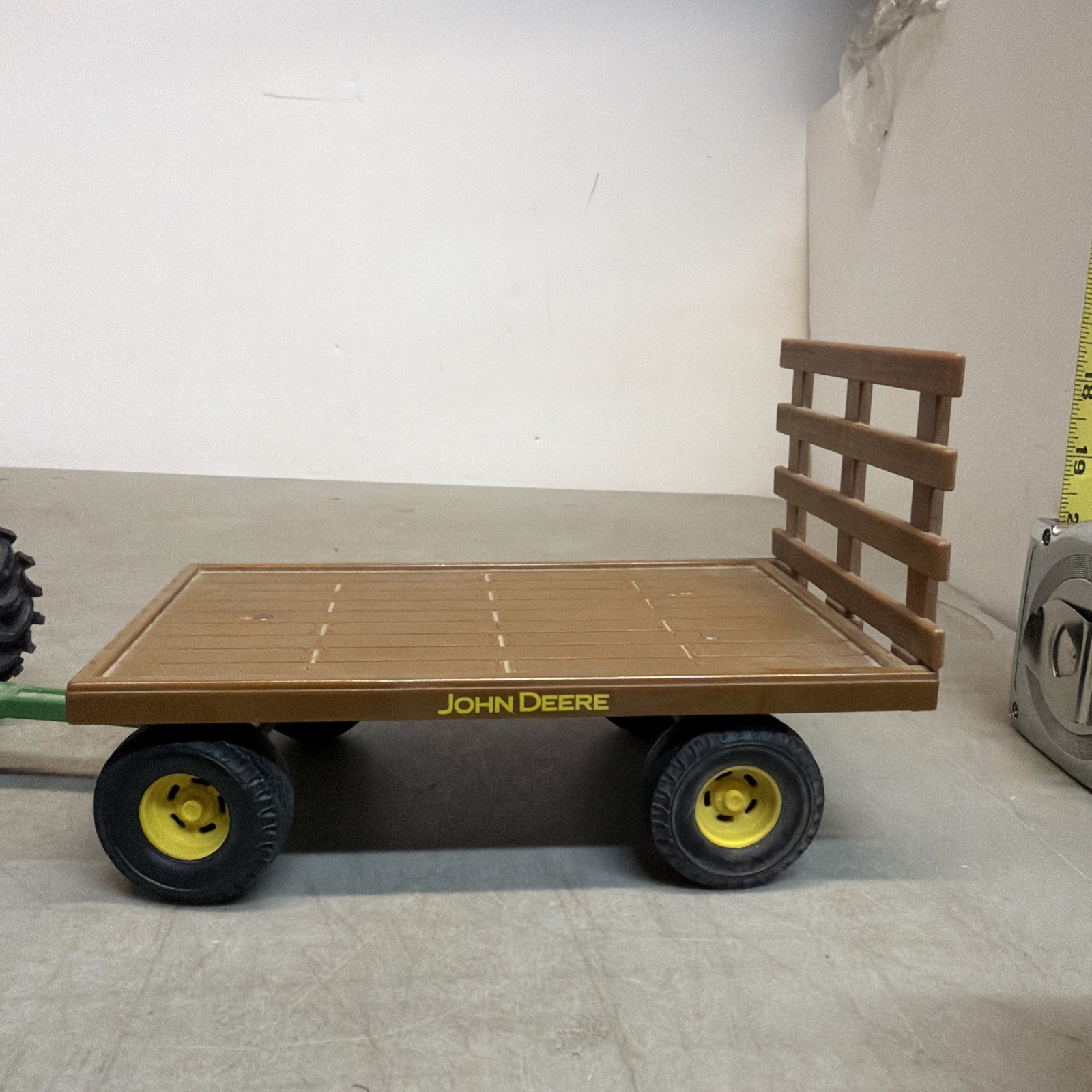 ERTL John Deere Tractor & Trailer 1759 Die Cast / Plastic
